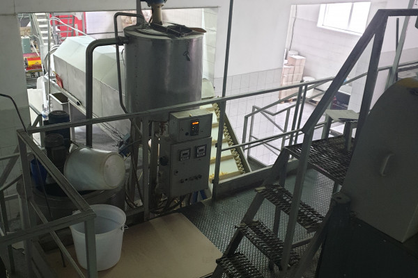 Действующий завод по производству безалкогольных напитков, минеральной воды и кукурузных палочек